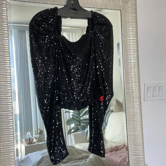 ✨✨🪩RAMY BROOK NEW YORK sequins zipper back cap sleeve blouse 😎 - Picture 5 of 12